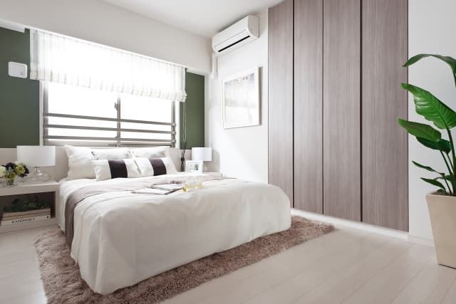 アクセントクロスと間接照明がおしゃれなモダンな寝室リフォーム事例